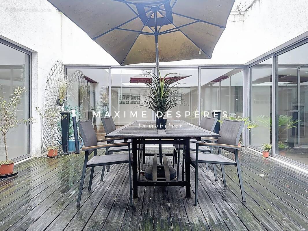 Appartement à COURBEVOIE