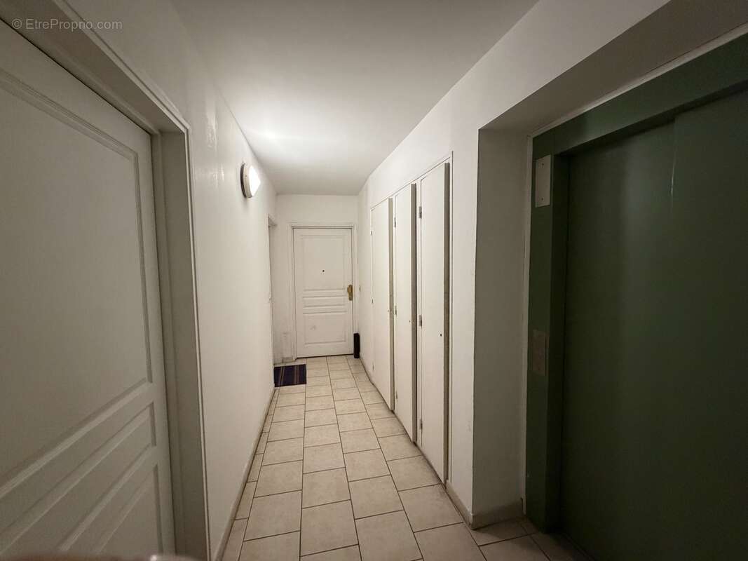 Appartement 724 m² à Toulon  - photo 5
