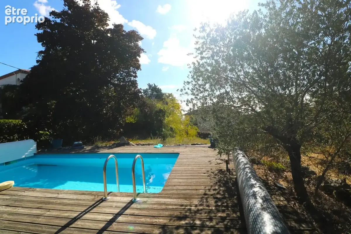 Terrain constructible de 705 m2 - photo 2