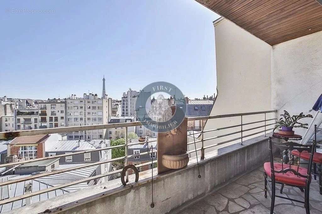 Appartement à PARIS-16E