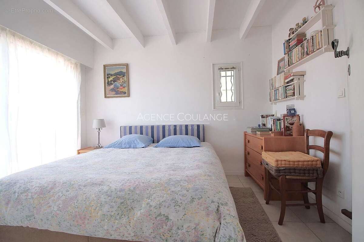 Maison à SAINT-CYR-SUR-MER