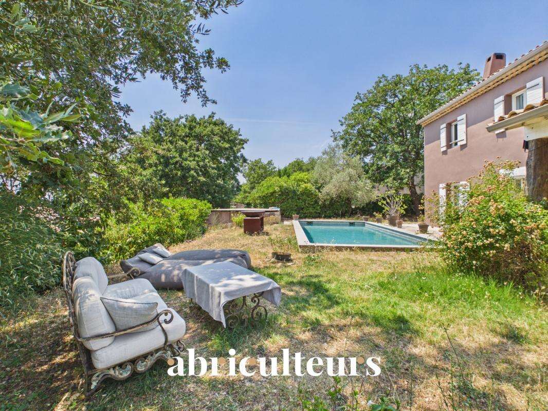 Spacieuse villa avec piscine et terrain d’environ 1 500 m² , dépendance et vue dégagée en vente à Callian (83440) - photo 21
