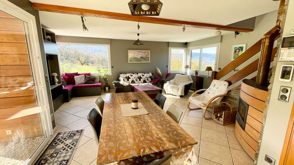 Maison à MONTAGNOLE