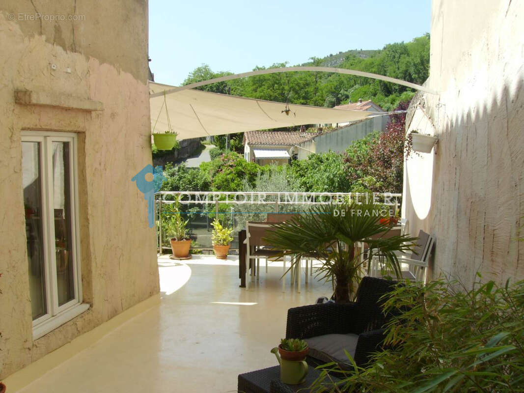 Maison à CHARMES-SUR-RHONE