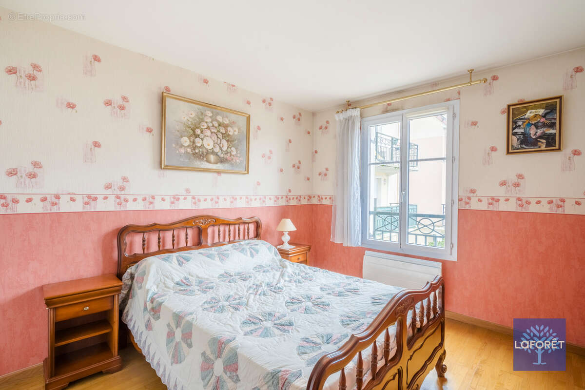 Appartement à LES PAVILLONS-SOUS-BOIS