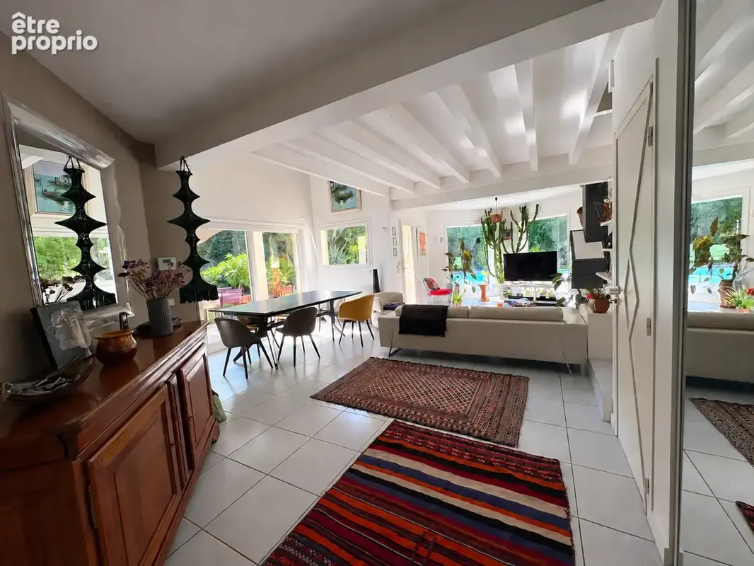 Maison T7 de 135.47 m2 avec piscine et annexes sur terrain de 1053 m2, 07500 GUILHERAND-GRANGES - photo 4