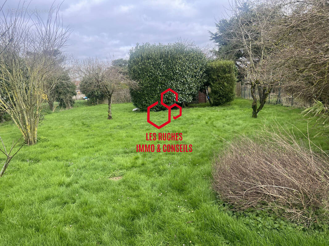 Terrain à ERAGNY-SUR-EPTE