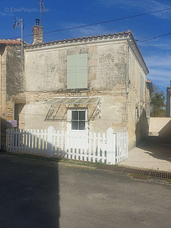 Maison à AIGRE
