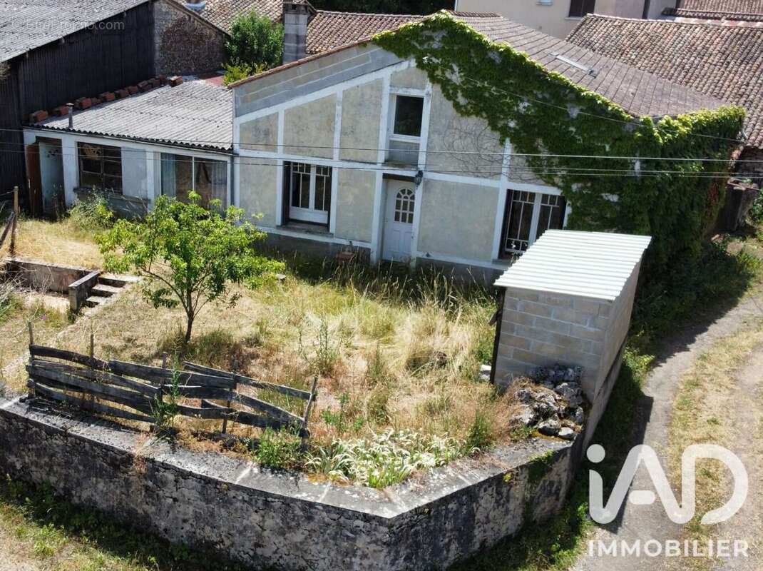 Maison 94 m² à Feuillade  - photo 2