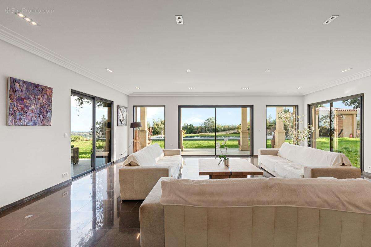Maison à ROQUEFORT-LES-PINS