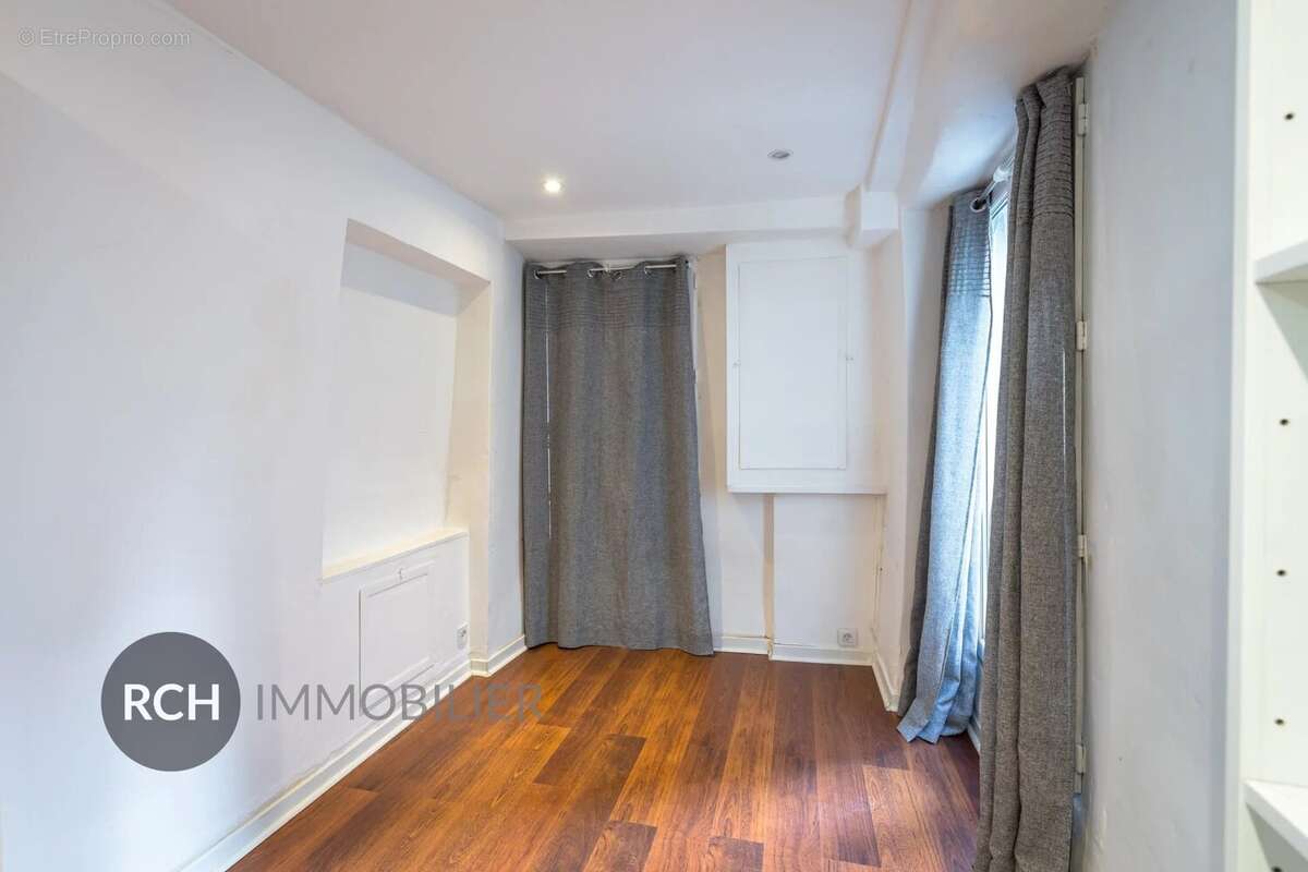 Appartement à NEAUPHLE-LE-CHATEAU