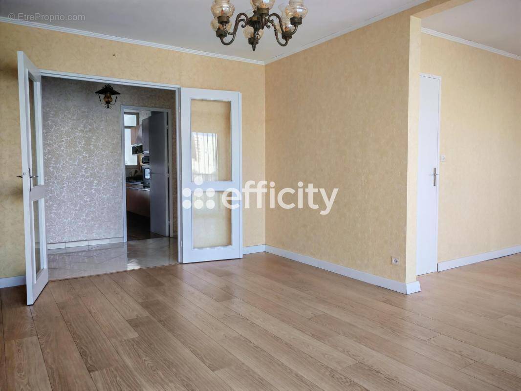 Appartement à SALON-DE-PROVENCE