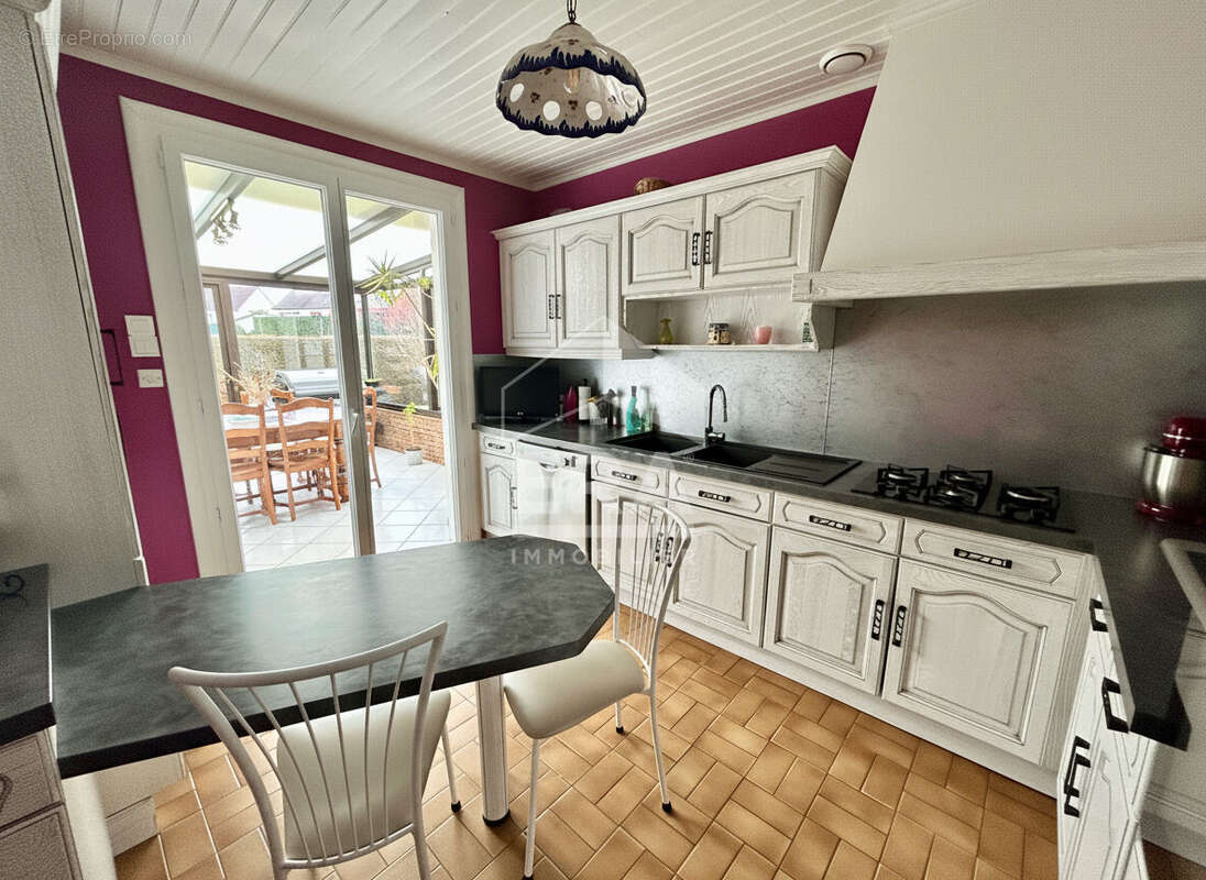 Maison à NEUVILLE-SUR-SARTHE