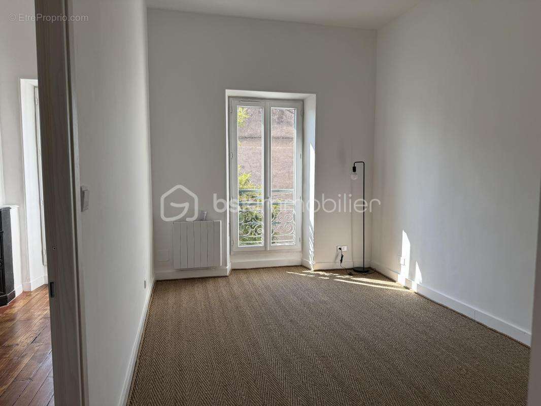 Au centre de hyeres (83400), dans le carré d'or, hyper centre, appartement de 58,05 m2 entièrement rénové - photo 3