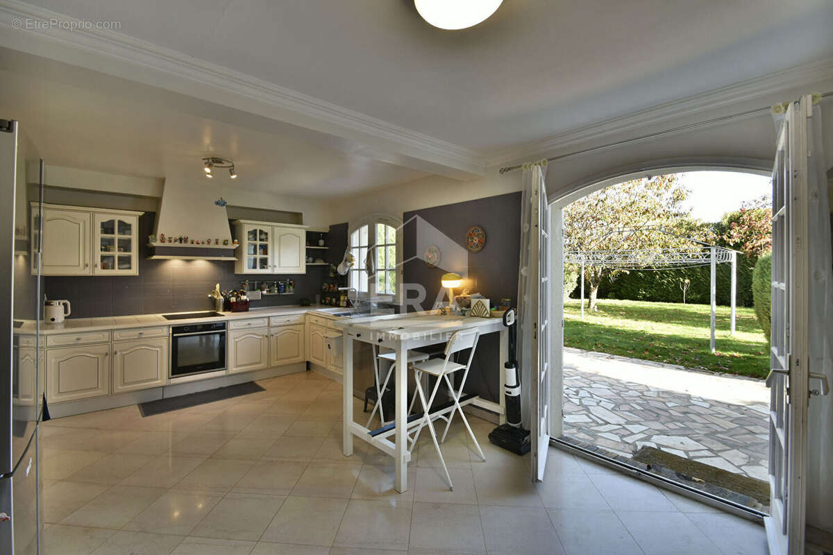 Maison à NEAUPHLE-LE-CHATEAU