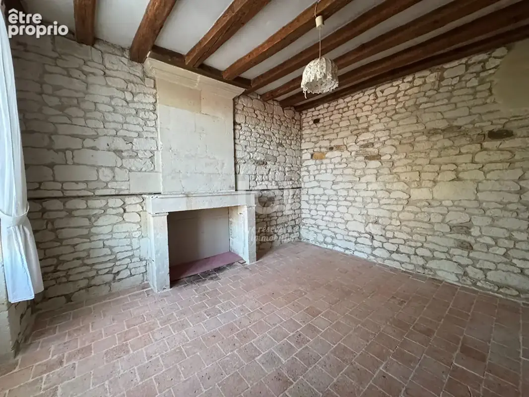 Entre Fontevraud et Loudun, maison en pierre avec dépendances - photo 7