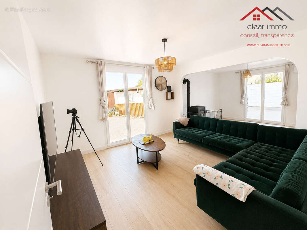 Maison individuelle de 130 m2 sur un terrain de 20 ares   Nombreuses dépendances - photo 6