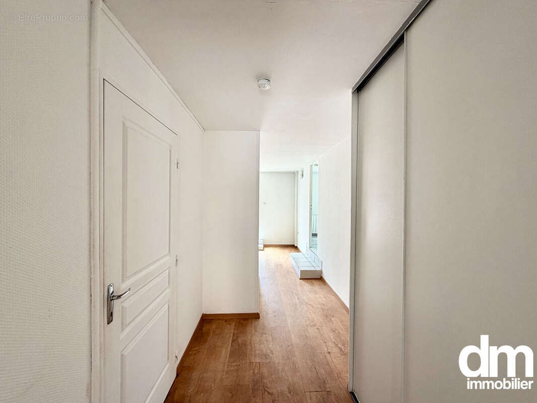 Local commercial d'une surface de 42m2  avec garage de 20m2 - photo 7