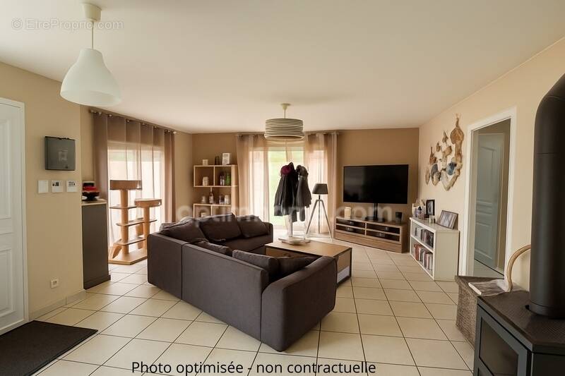 Maison à VOUILLE-LES-MARAIS