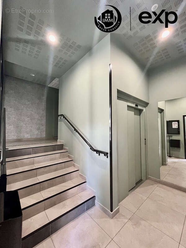Ascenceur - Appartement à VILLEURBANNE