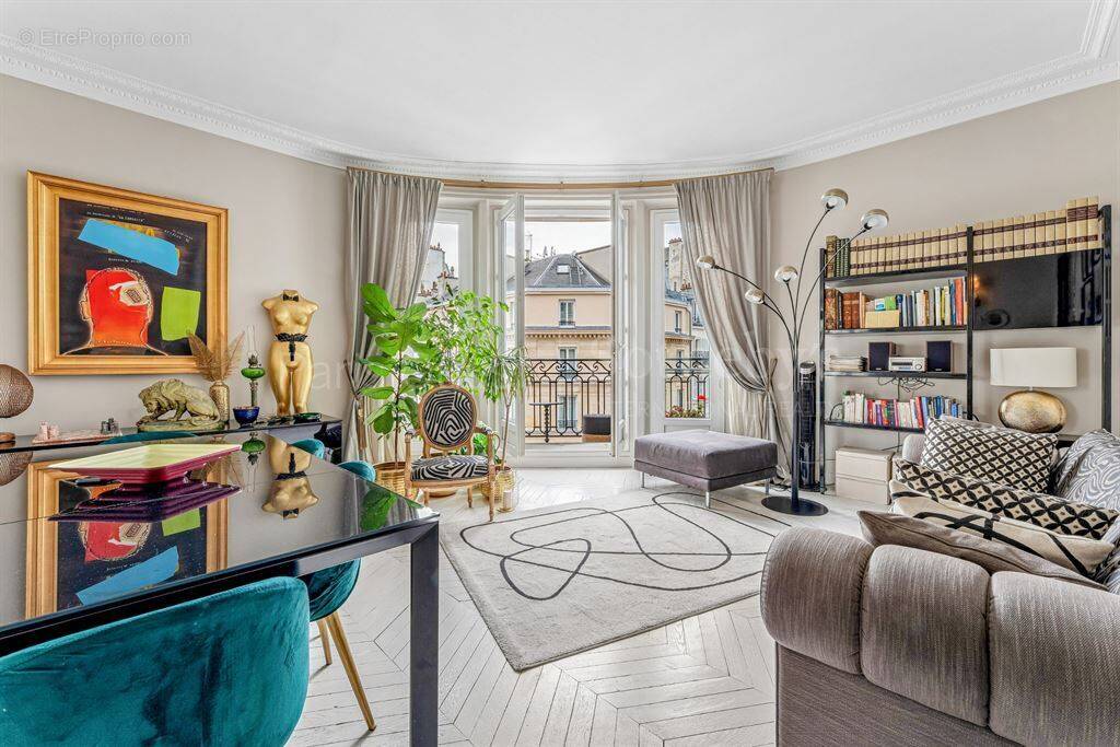 Appartement à PARIS-16E