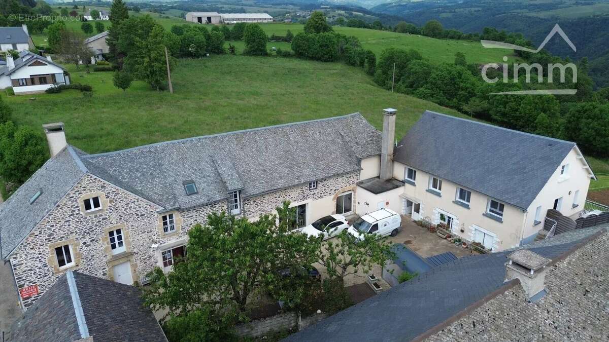 Ensemble immobilier au cœur de l'Aubrac - photo 8