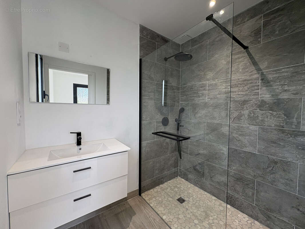 Maison à SAINT-ROMAIN-LE-NOBLE