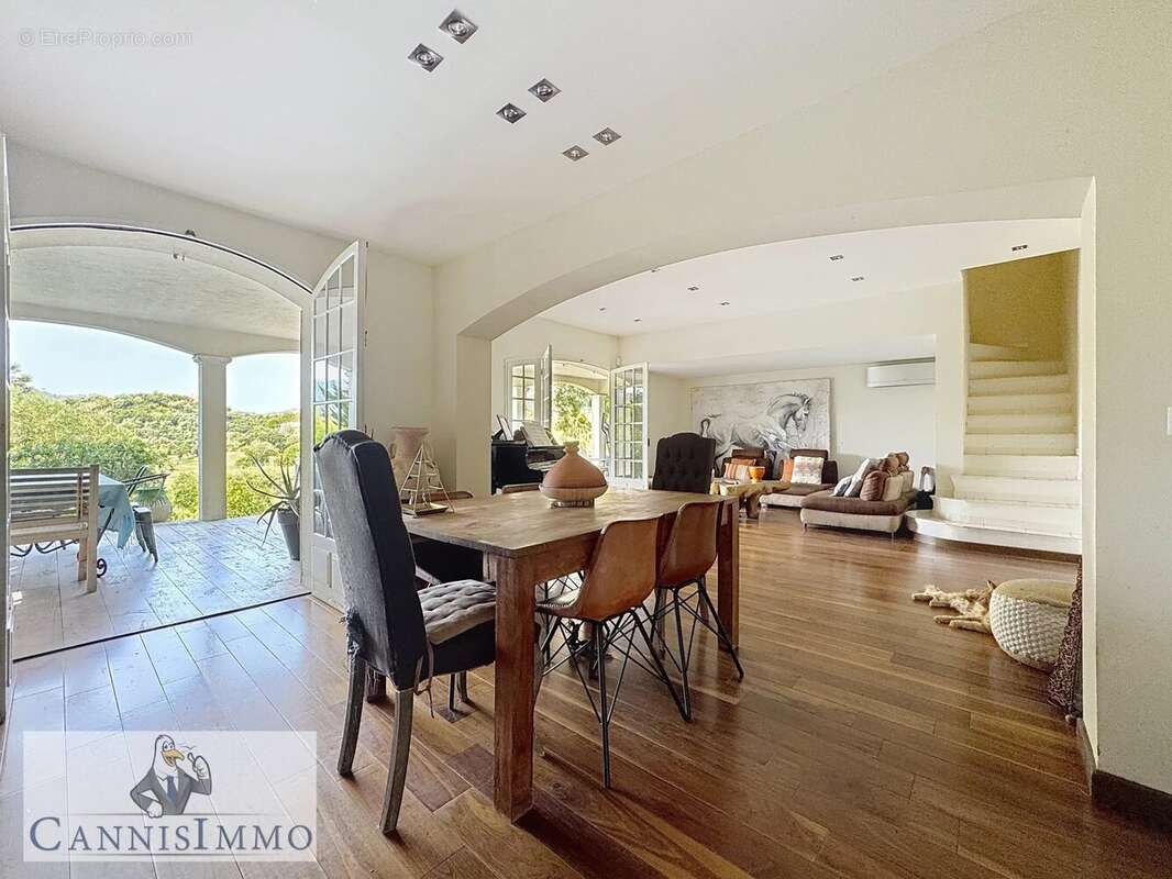 Maison à MANDELIEU-LA-NAPOULE