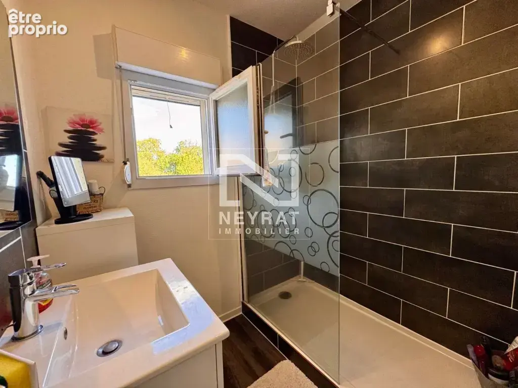 Une maison de plain-pied rénovée, avec extérieur et garage, dans un secteur recherché : une opportunité rare sur Sennecey-le-Gra - photo 18