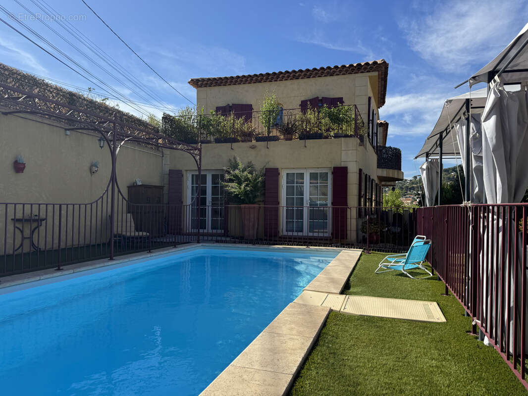 Maison à CARQUEIRANNE