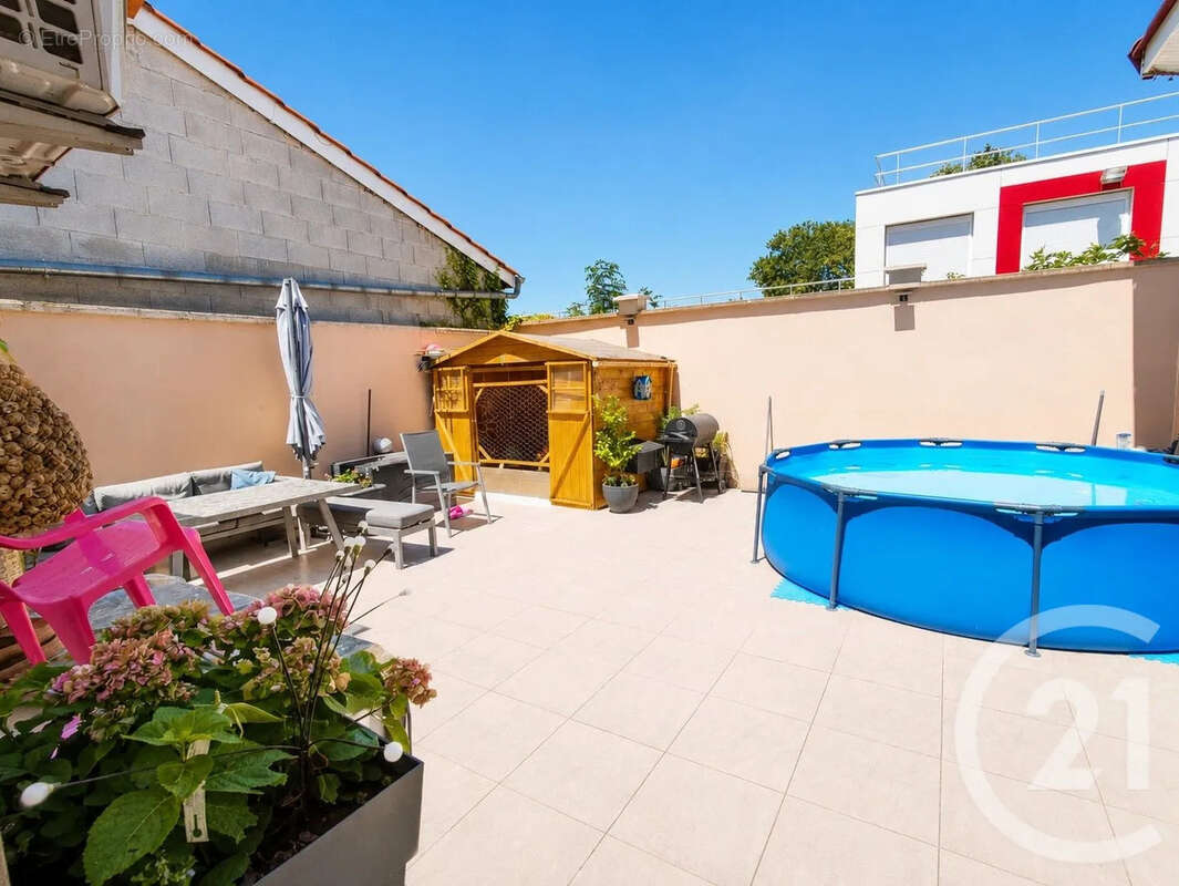 Maison 105 m² à Vaulx-En-Velin  - photo 2