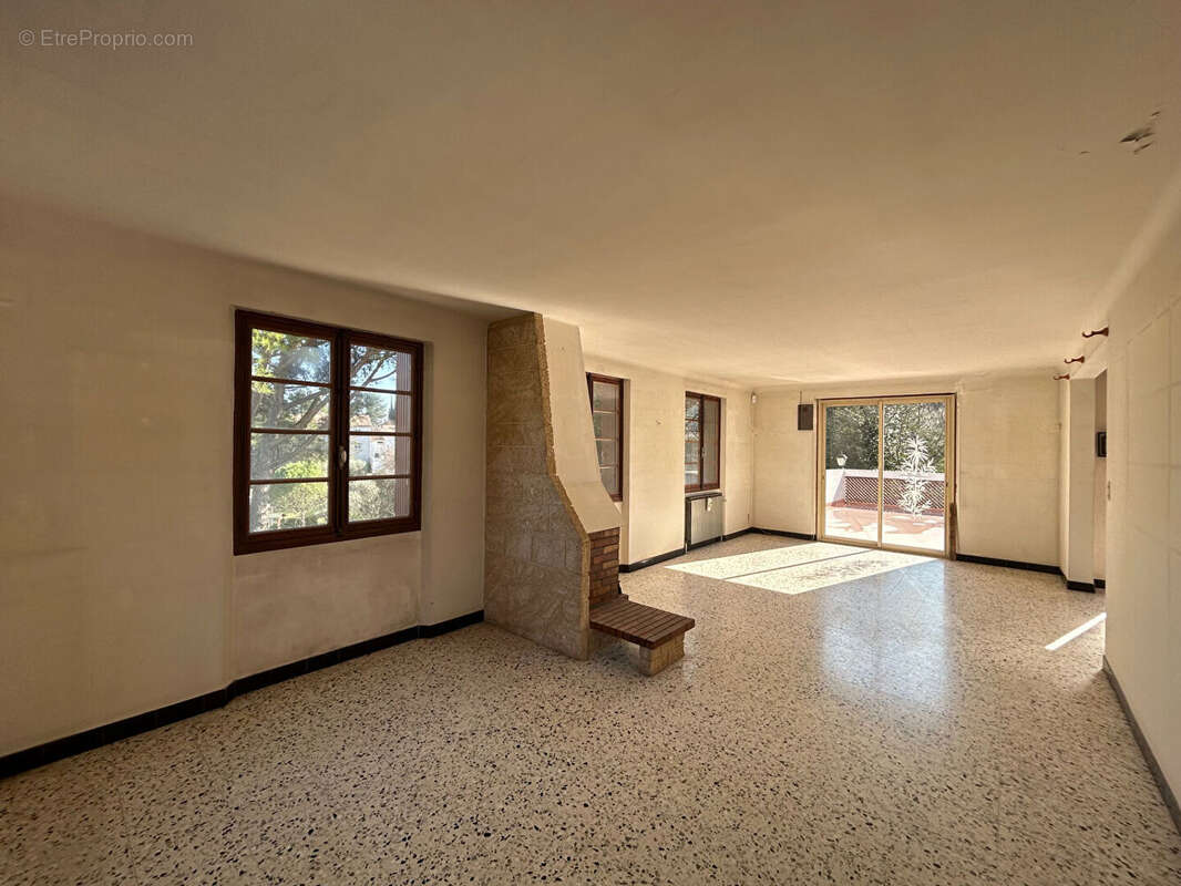 Maison à ROCHEMAURE