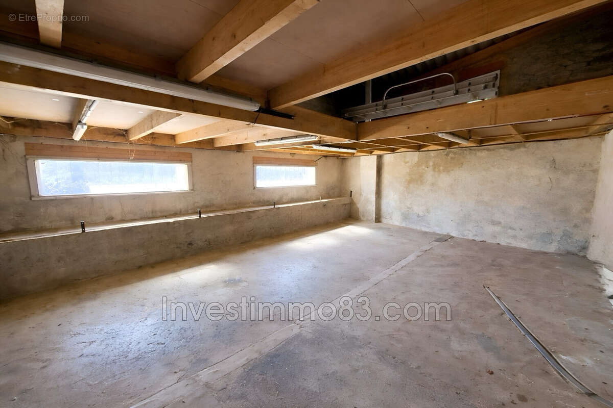 Terrain à POURRIERES