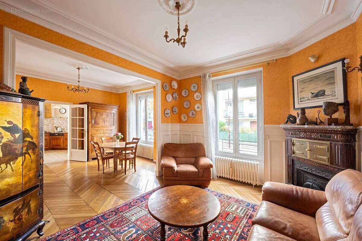 Maison à CHARENTON-LE-PONT