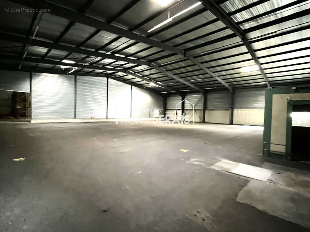 Commerce à CONDE-SUR-NOIREAU