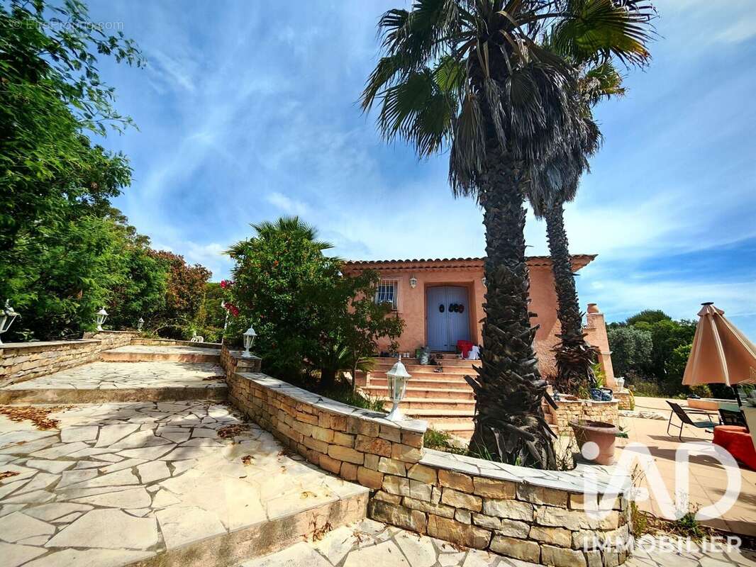 Photo 2 - Maison à SAINT-RAPHAEL