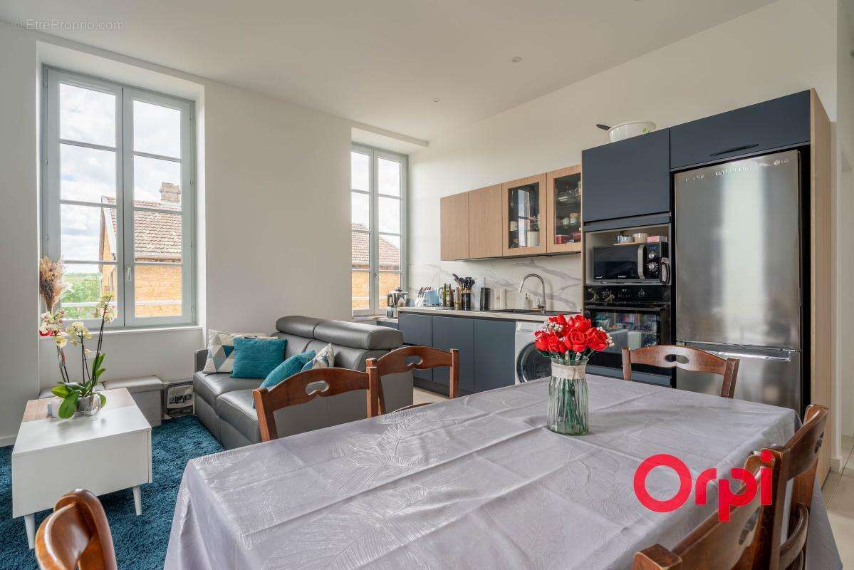 T2 rénové de 40 m² dans une bâtisse en pierres dorées - photo 7