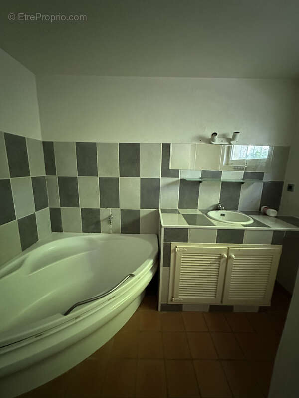 Maison à SOLLIES-VILLE