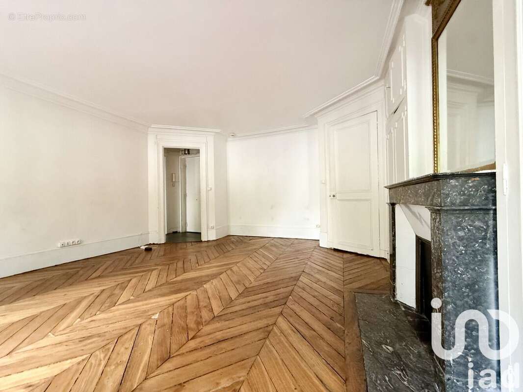 Appartement 70 m² à Paris-9e  - photo 7
