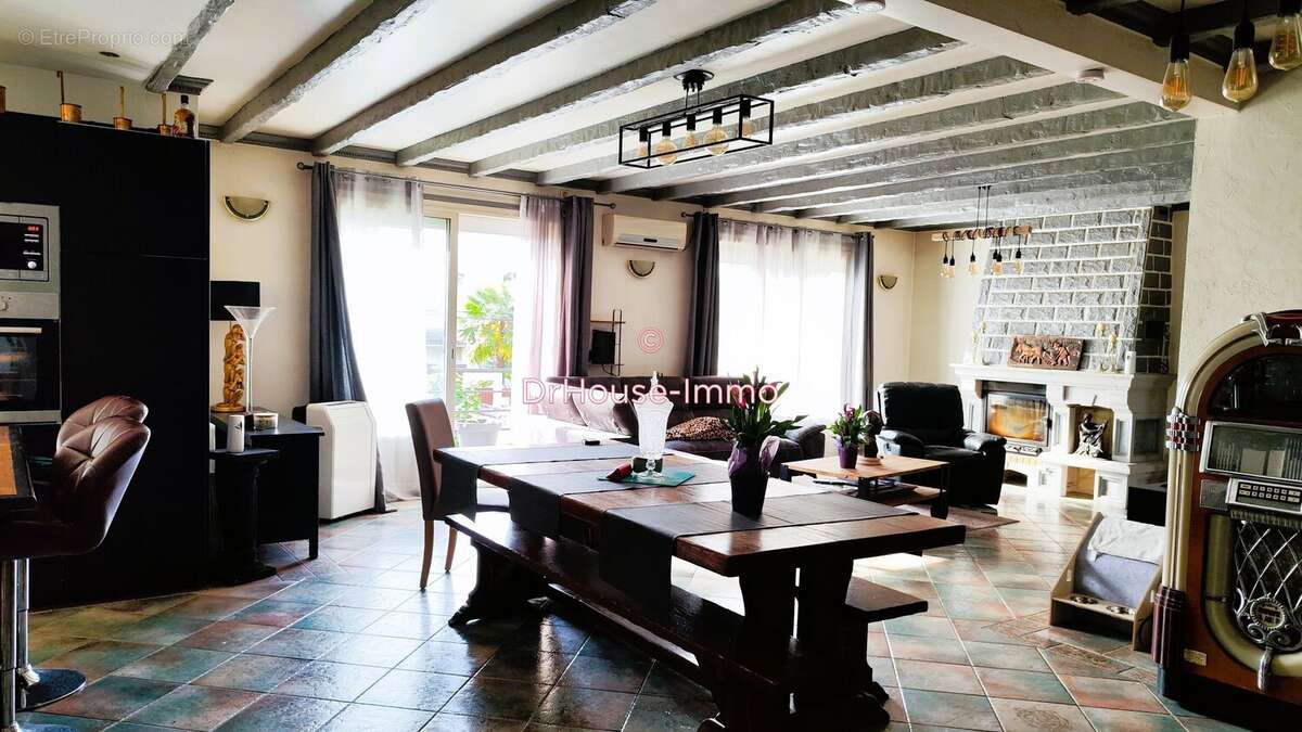 Maison à SAINT-MAUR-DES-FOSSES