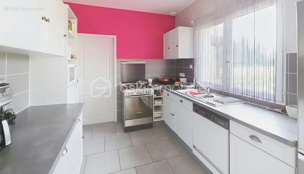 BEAU PLAIN-PIED 4 chambres - 1600m² Terrain Arboré - photo 4