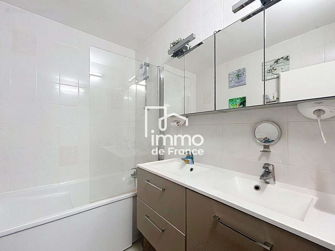 T4 de 92m² avec terrasse vue Mont-Blanc - Gex - photo 9