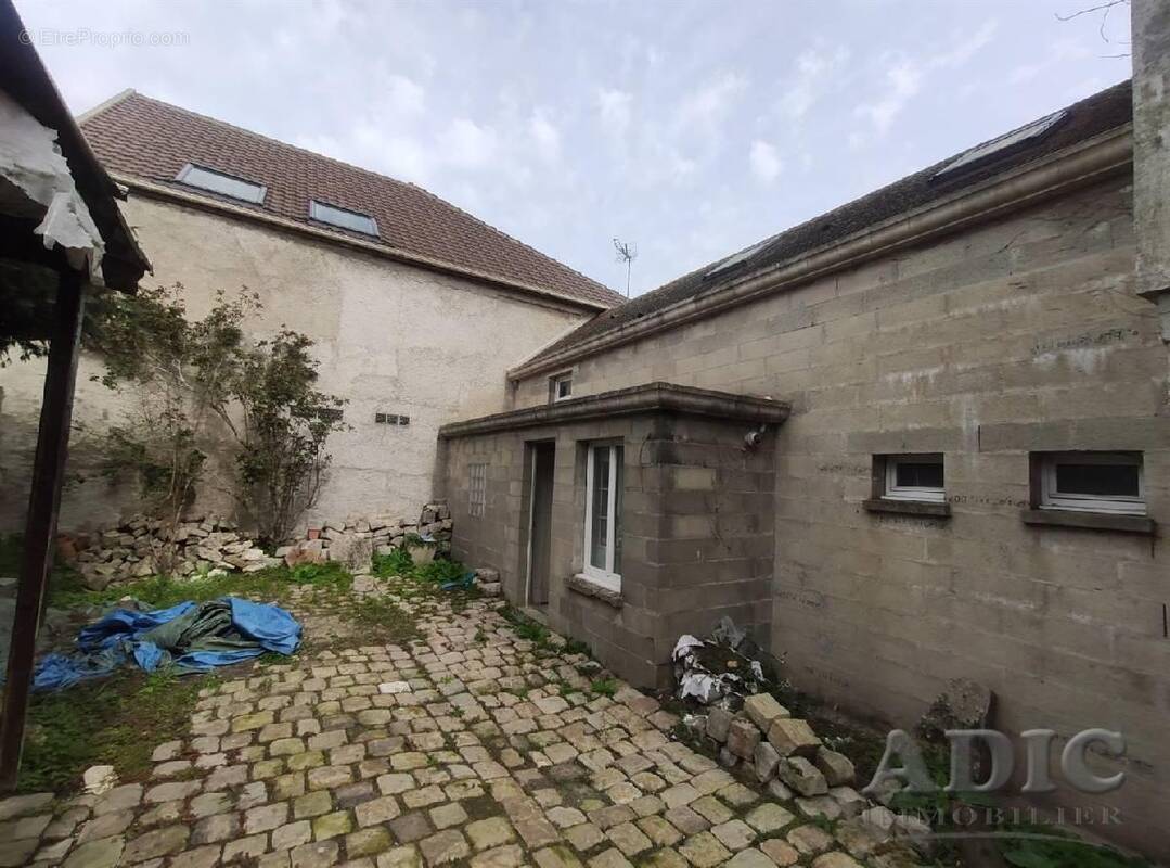 Maison à LE PLESSIS-BELLEVILLE