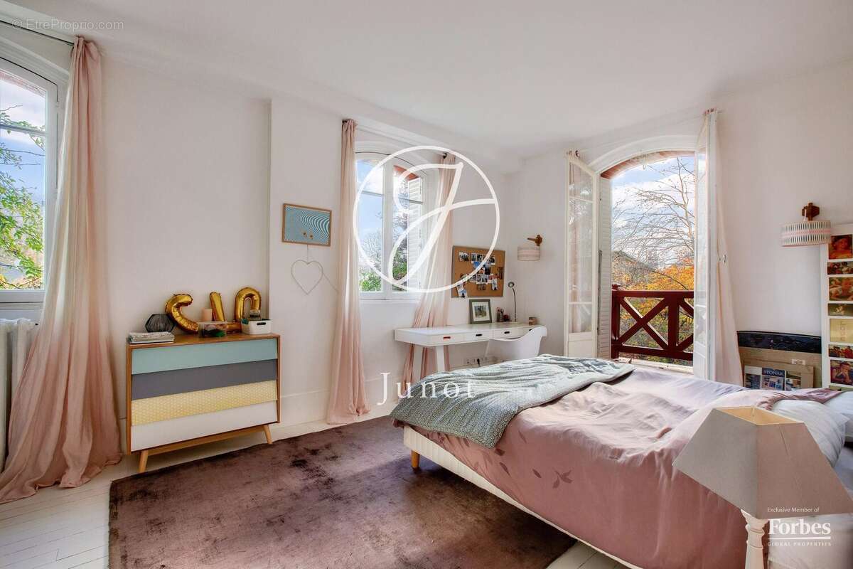 Vaucresson - PLATEAU DE CAZES - Maison 292 m² - 4 chambres - Terrain 720m² - photo 13