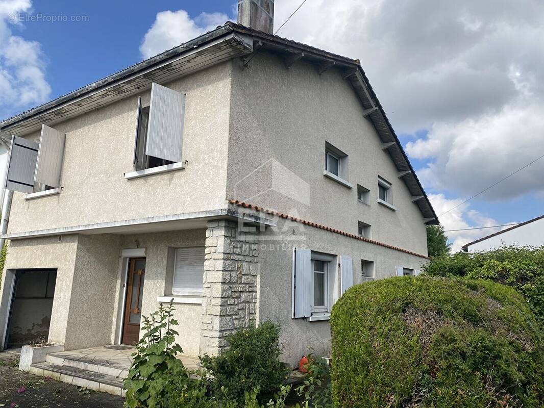 Maison à SAINTES