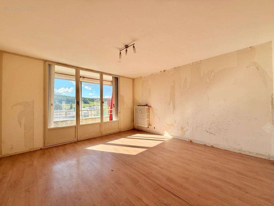T5 de 102 m² avec balcon – 4 chambres – Dernier étage - photo 2