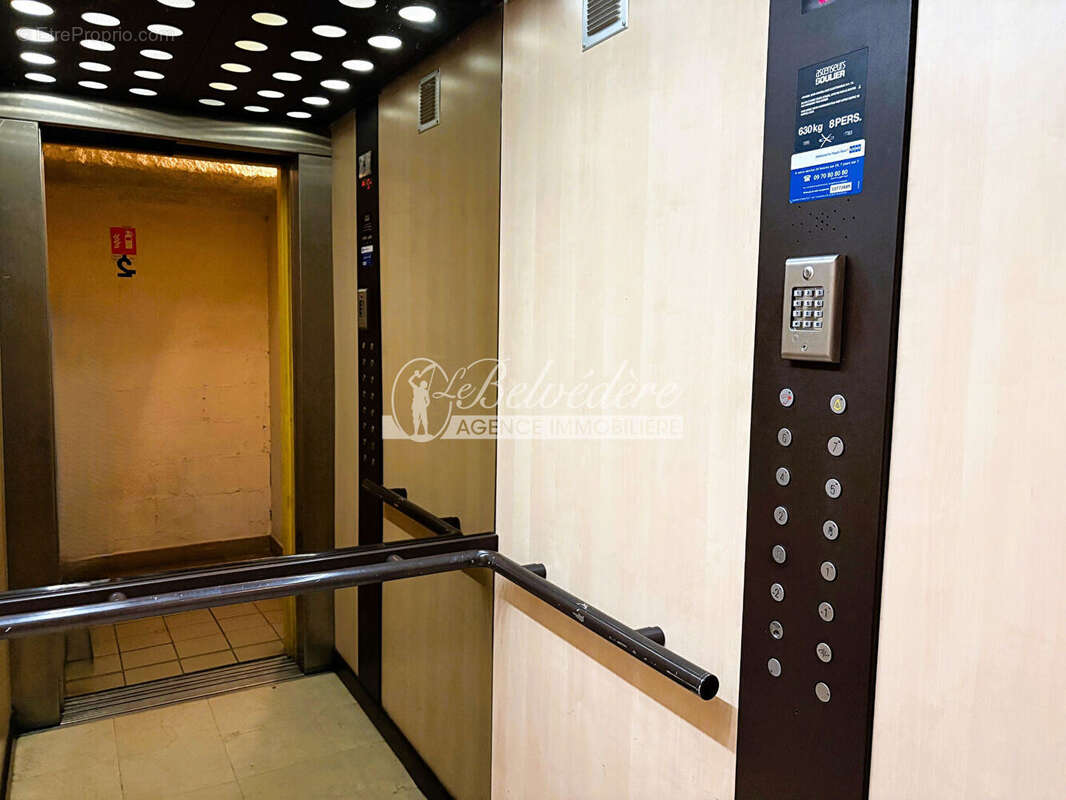 Appartement à PARIS-17E