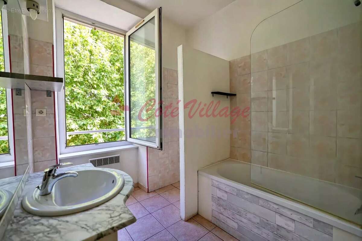 Appartement à COURSAN