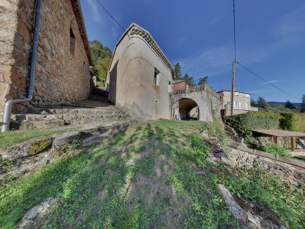 Maison à SAINT-FORTUNAT-SUR-EYRIEUX