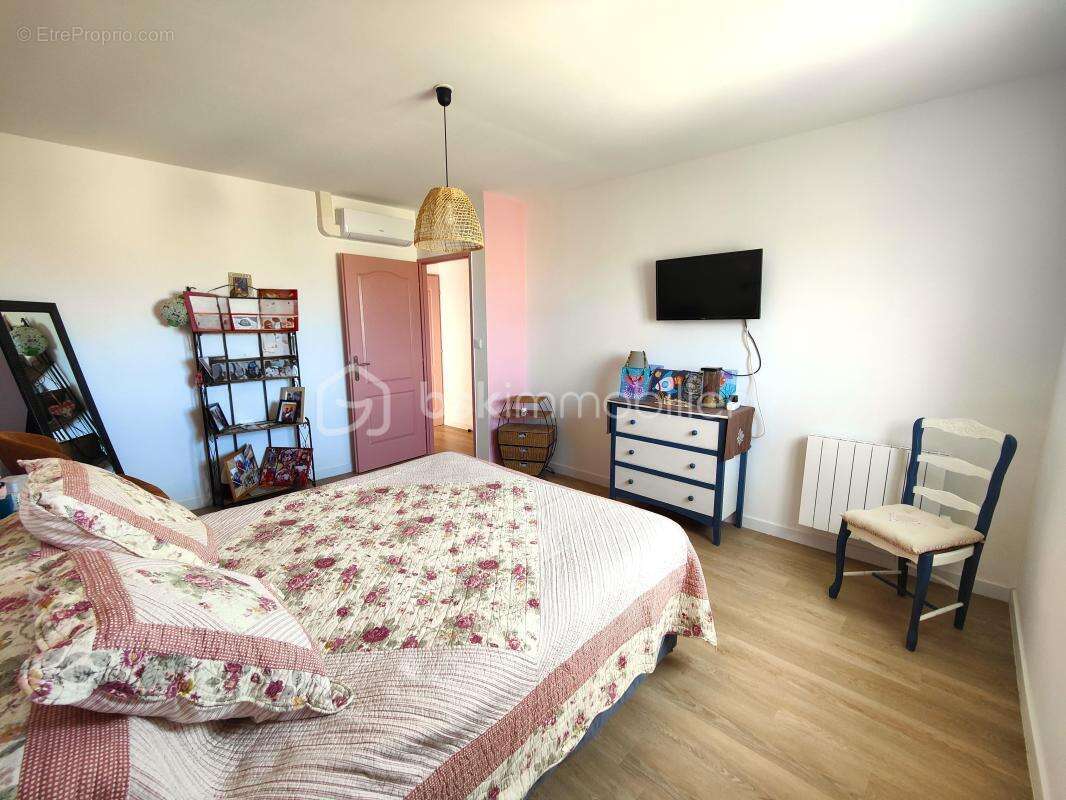 Montredon des corbières – villa r+1 - 120m² habitable - 3 chambres – dressing – climatisation réversible -  garage – piscine en  - photo 12